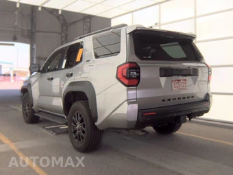 2025 Toyota 4Runner SR5 - miniatura 6