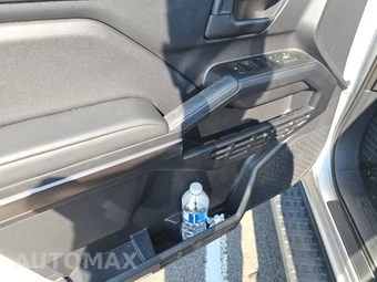 2025 Toyota 4Runner SR5 - miniatura 9