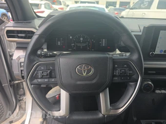 2025 Toyota 4Runner SR5 - miniatura 10
