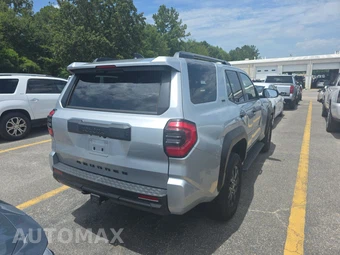 2025 Toyota 4Runner SR5 - miniatura 4