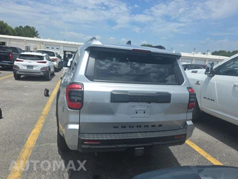 2025 Toyota 4Runner SR5 - miniatura 5