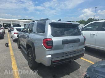 2025 Toyota 4Runner SR5 - miniatura 6