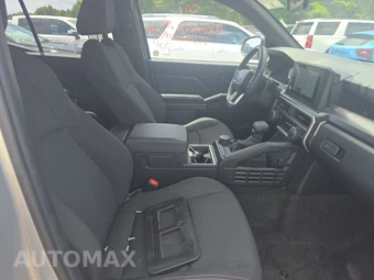 2025 Toyota 4Runner SR5 - miniatura 8