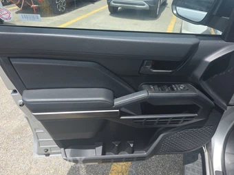 2025 Toyota 4Runner SR5 - miniatura 9