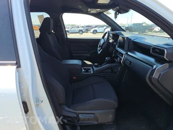 2025 Toyota 4Runner SR5 - miniatura 8