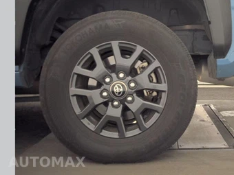 2025 Toyota 4Runner SR5 - miniatura 12
