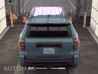 2025 Toyota 4Runner SR5 - miniatura 6