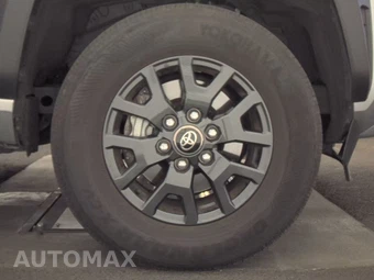 2025 Toyota 4Runner SR5 - miniatura 10