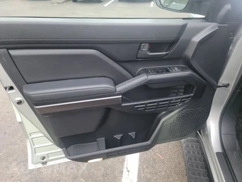 2025 Toyota 4Runner SR5 - miniatura 15