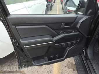 2025 Toyota 4Runner SR5 - miniatura 9