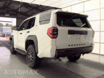 2025 Toyota 4Runner SR5 - miniatura 6