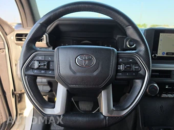 2025 Toyota 4Runner SR5 - miniatura 10