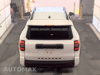 2025 Toyota 4Runner SR5 - miniatura 5