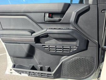 2025 Toyota 4Runner SR5 - miniatura 9
