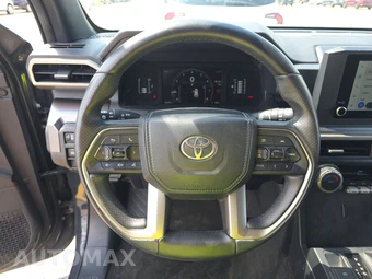 2025 Toyota 4Runner SR5 - miniatura 10