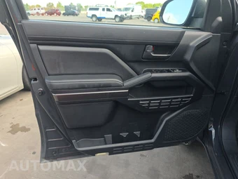 2025 Toyota 4Runner SR5 - miniatura 9