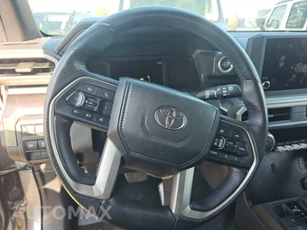 2025 Toyota 4Runner SR5 - miniatura 10