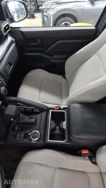 2025 Toyota 4Runner SR5 - miniatura 39
