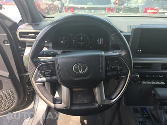 2025 Toyota 4Runner SR5 - miniatura 10