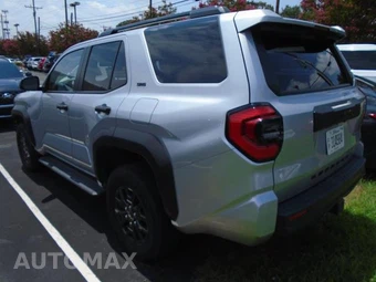 2025 Toyota 4Runner SR5 - miniatura 5