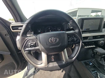 2025 Toyota 4Runner SR5 - miniatura 10