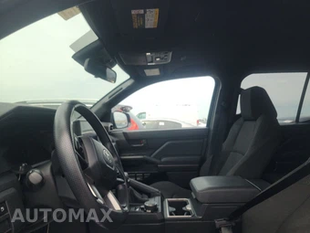 2025 Toyota 4Runner SR5 - miniatura 7