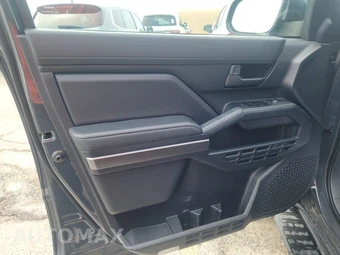 2025 Toyota 4Runner SR5 - miniatura 9