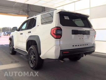 2025 Toyota 4Runner SR5 - miniatura 6