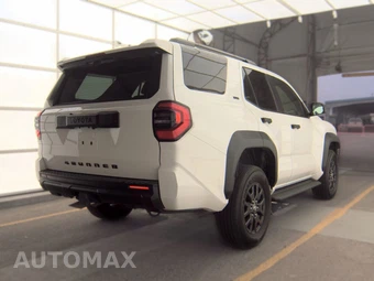 2025 Toyota 4Runner SR5 - miniatura 4