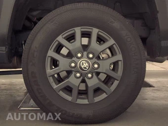 2025 Toyota 4Runner SR5 - miniatura 12