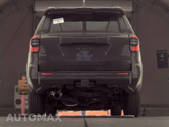 2025 Toyota 4Runner SR5 - miniatura 7
