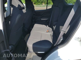 2025 Toyota 4Runner SR5 - miniatura 13