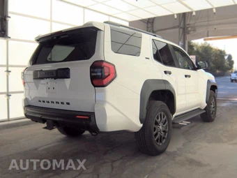 2025 Toyota 4Runner SR5 - miniatura 4