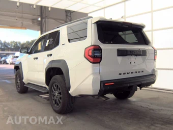 2025 Toyota 4Runner SR5 - miniatura 6