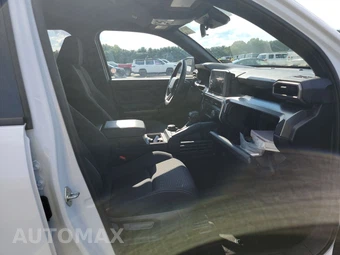 2025 Toyota 4Runner SR5 - miniatura 8