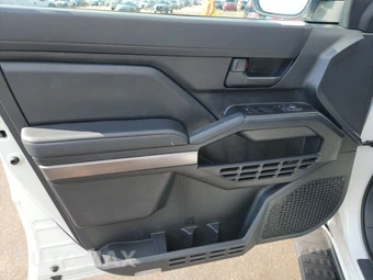 2025 Toyota 4Runner SR5 - miniatura 9