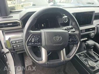 2025 Toyota 4Runner SR5 - miniatura 10