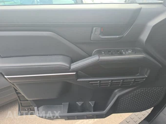 2025 Toyota 4Runner SR5 - miniatura 9