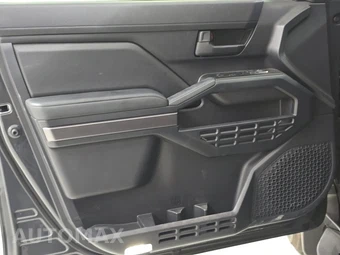 2025 Toyota 4Runner SR5 - miniatura 9