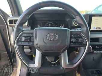 2025 Toyota 4Runner SR5 - miniatura 10
