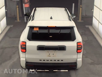 2025 Toyota 4Runner SR5 - miniatura 5