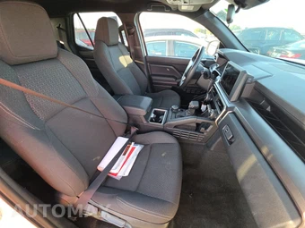 2025 Toyota 4Runner SR5 - miniatura 8
