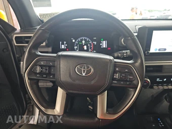 2025 Toyota 4Runner SR5 - miniatura 10