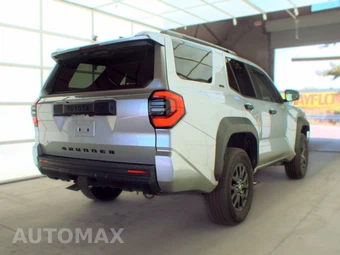 2025 Toyota 4Runner SR5 - miniatura 4