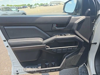 2025 Toyota 4Runner SR5 - miniatura 9