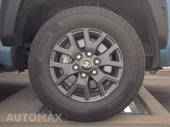 2025 Toyota 4Runner SR5 - miniatura 10