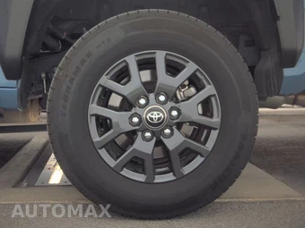 2025 Toyota 4Runner SR5 - miniatura 12