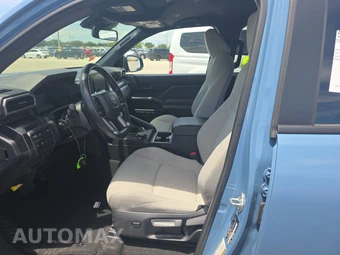 2025 Toyota 4Runner SR5 - miniatura 13