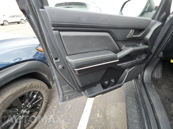 2025 Toyota 4Runner SR5 - miniatura 15