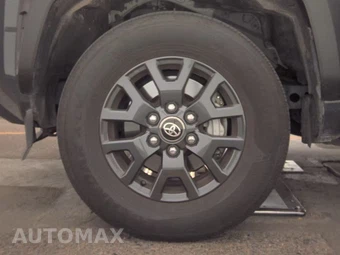 2025 Toyota 4Runner SR5 - miniatura 9